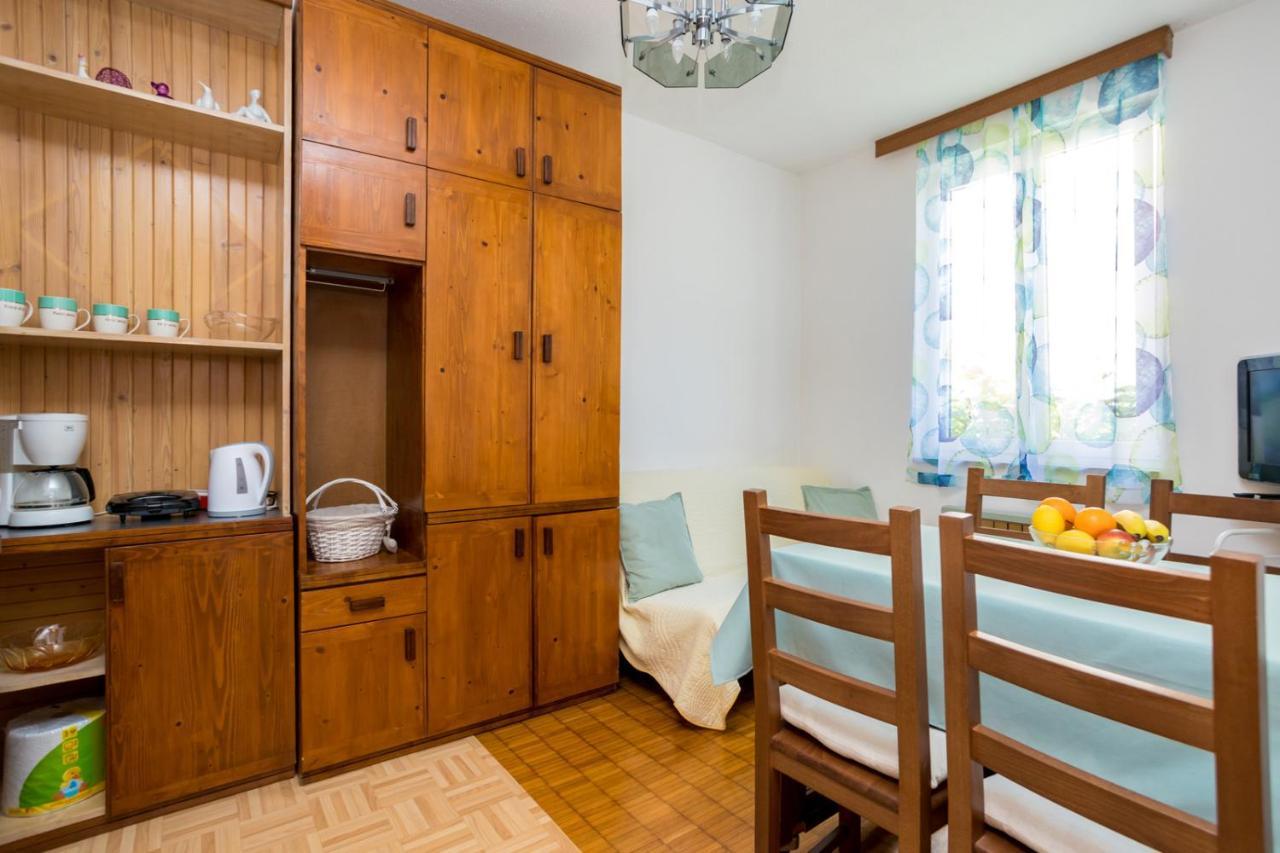 Apartment Jakovac By El-Pi Tours Njivice Exterior foto