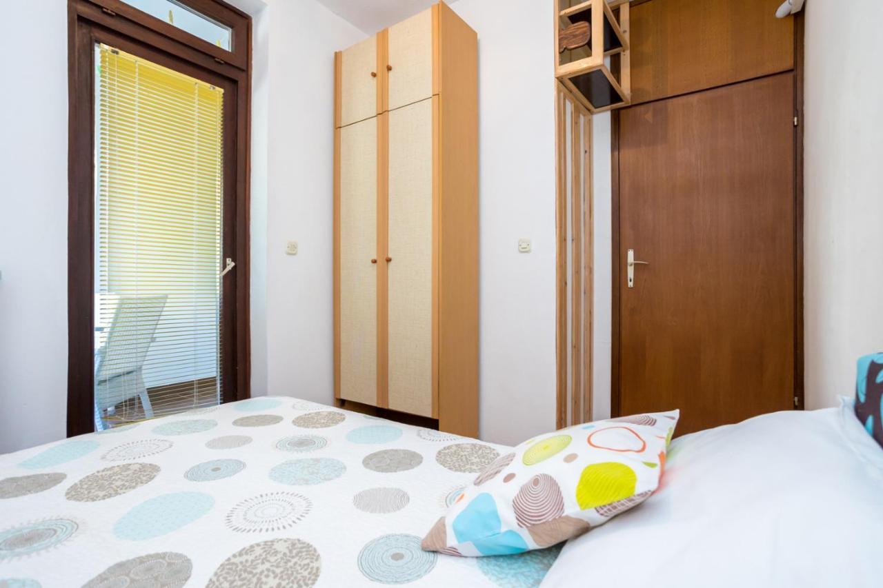 Apartment Jakovac By El-Pi Tours Njivice Exterior foto